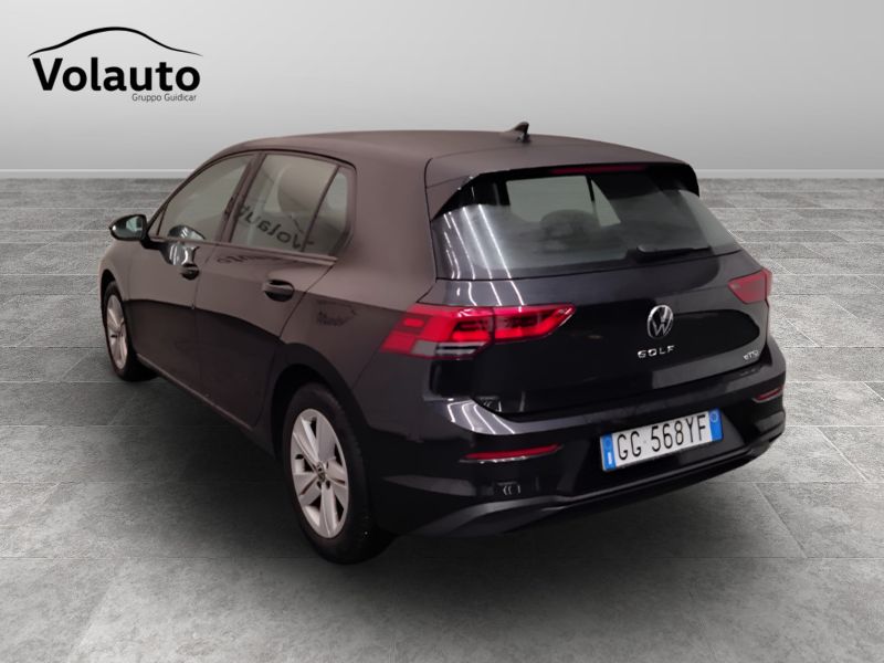 GuidiCar - VOLKSWAGEN Golf 2022 Golf 1.0 etsi evo Life 110cv dsg Usato