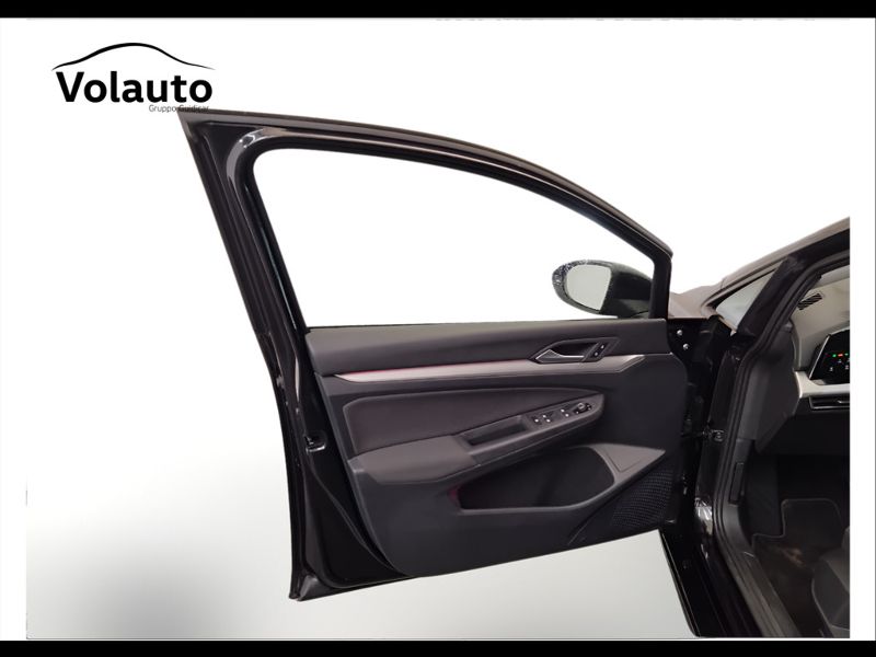 GuidiCar - VOLKSWAGEN Golf 2022 Golf 1.0 etsi evo Life 110cv dsg Usato