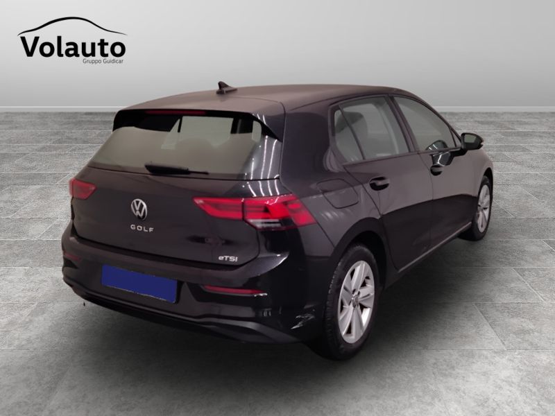 GuidiCar - VOLKSWAGEN Golf 2022 Golf 1.0 etsi evo Life 110cv dsg Usato