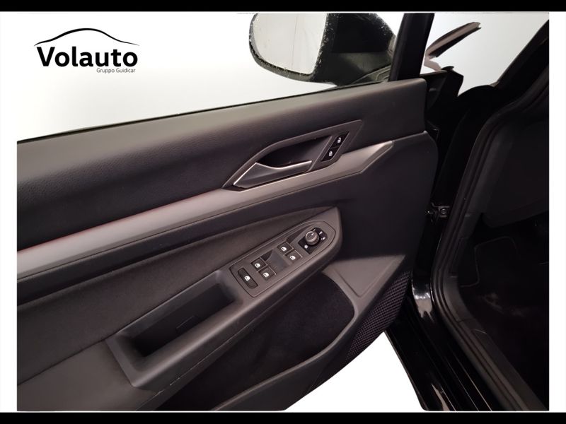 GuidiCar - VOLKSWAGEN Golf 2022 Golf 1.0 etsi evo Life 110cv dsg Usato