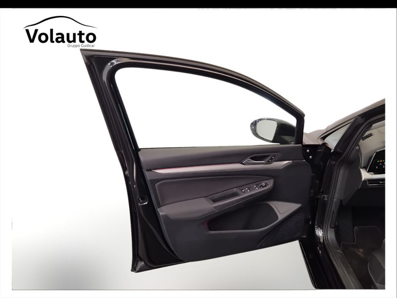 GuidiCar - VOLKSWAGEN Golf 2022 Golf 1.0 etsi evo Life 110cv dsg Usato