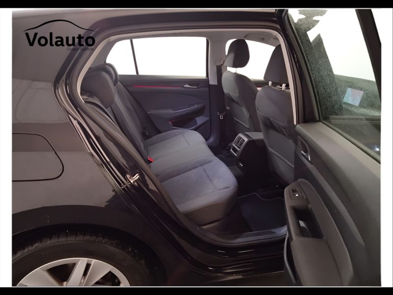 GuidiCar - VOLKSWAGEN Golf 2022 Golf 1.0 etsi evo Life 110cv dsg Usato