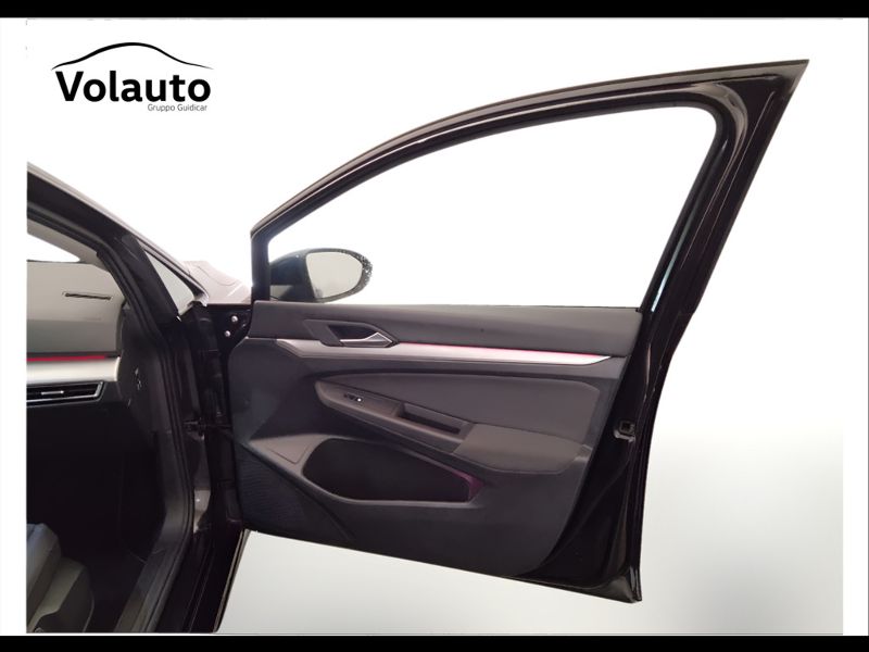 GuidiCar - VOLKSWAGEN Golf 2022 Golf 1.0 etsi evo Life 110cv dsg Usato