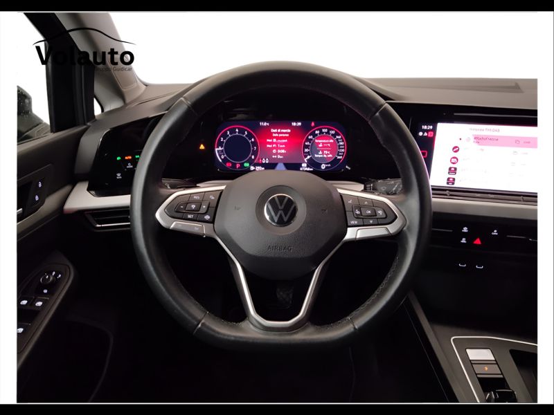 GuidiCar - VOLKSWAGEN Golf 2022 Golf 1.0 etsi evo Life 110cv dsg Usato