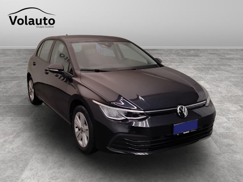 GuidiCar - VOLKSWAGEN Golf 2022 Golf 1.0 etsi evo Life 110cv dsg Usato