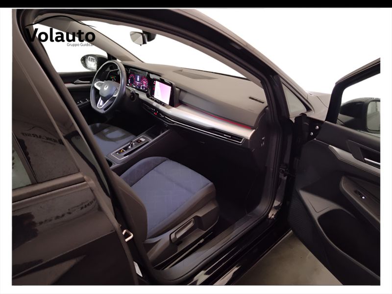 GuidiCar - VOLKSWAGEN Golf 2022 Golf 1.0 etsi evo Life 110cv dsg Usato