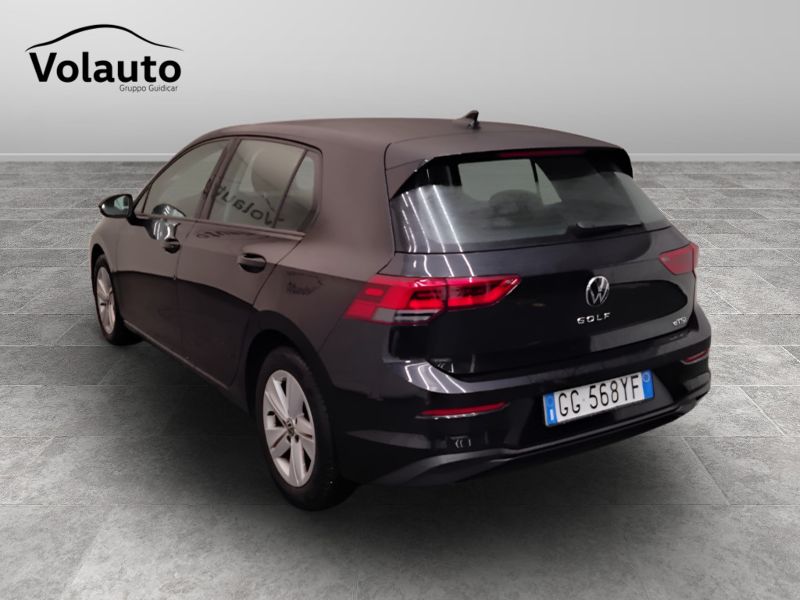 GuidiCar - VOLKSWAGEN Golf 2022 Golf 1.0 etsi evo Life 110cv dsg Usato