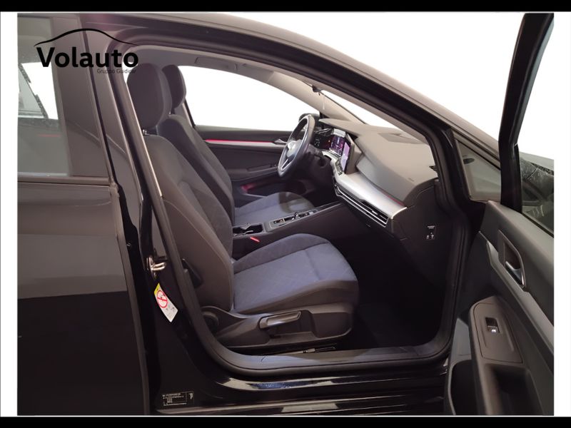 GuidiCar - VOLKSWAGEN Golf 2022 Golf 1.0 etsi evo Life 110cv dsg Usato