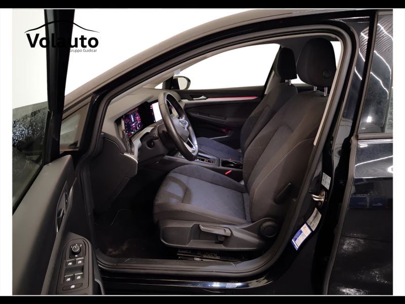 GuidiCar - VOLKSWAGEN Golf 2022 Golf 1.0 etsi evo Life 110cv dsg Usato