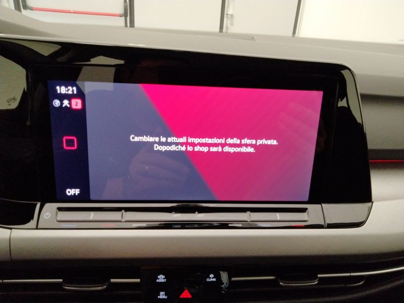 GuidiCar - VOLKSWAGEN Golf 2023 Golf 1.0 etsi evo Life 110cv dsg Usato