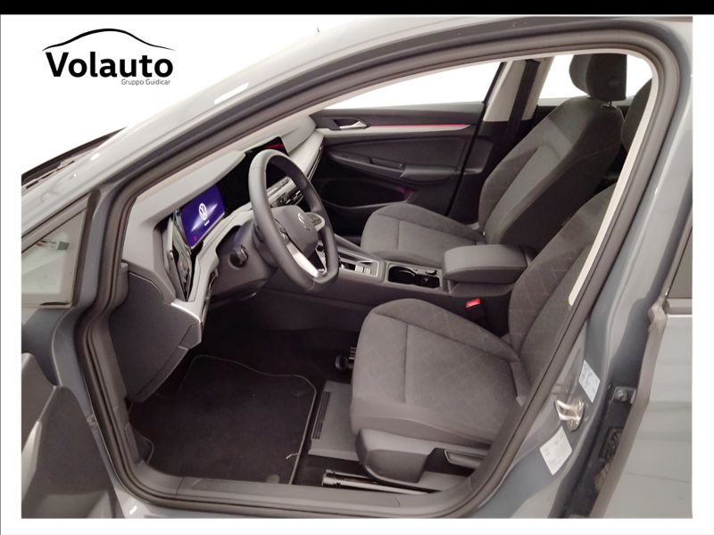 GuidiCar - VOLKSWAGEN Golf 2023 Golf 1.0 etsi evo Life 110cv dsg Usato