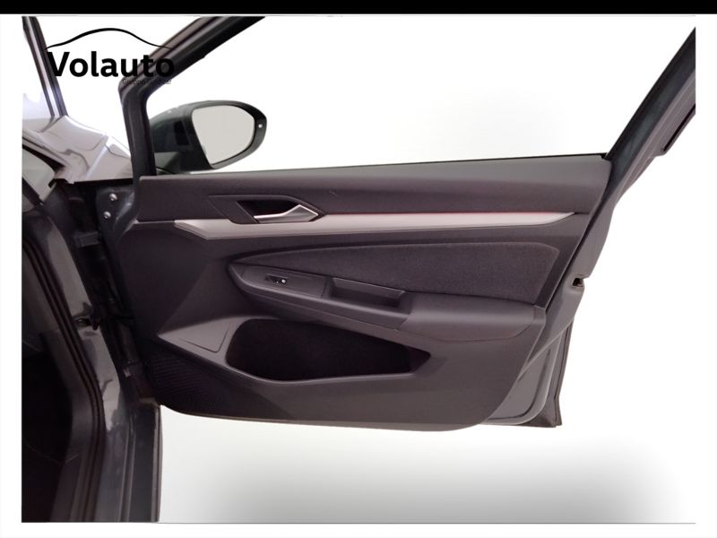 GuidiCar - VOLKSWAGEN Golf 2023 Golf 1.0 etsi evo Life 110cv dsg Usato