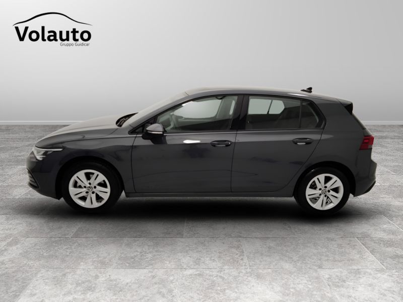 GuidiCar - VOLKSWAGEN Golf 2023 Golf 1.0 etsi evo Life 110cv dsg Usato