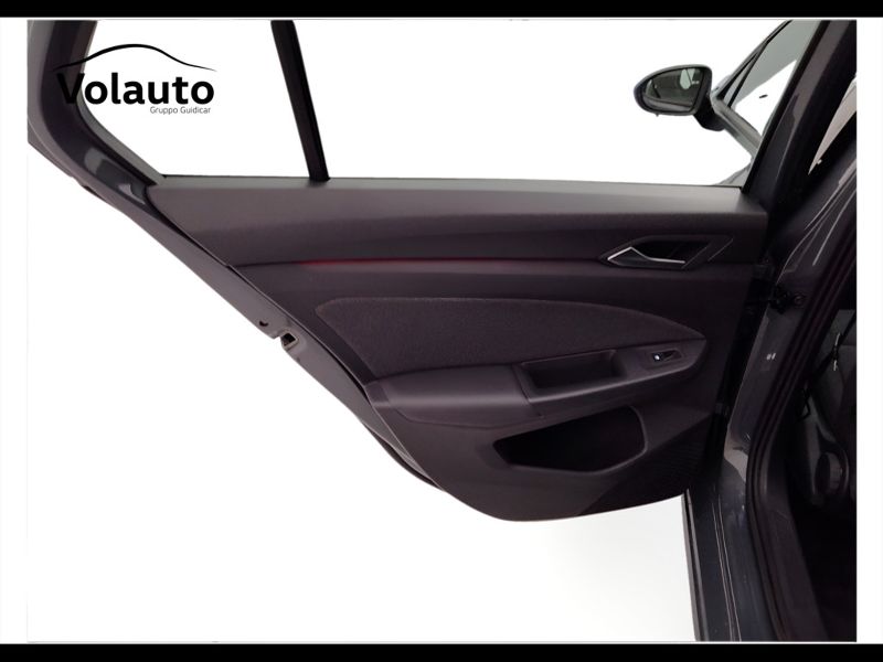 GuidiCar - VOLKSWAGEN Golf 2023 Golf 1.0 etsi evo Life 110cv dsg Usato