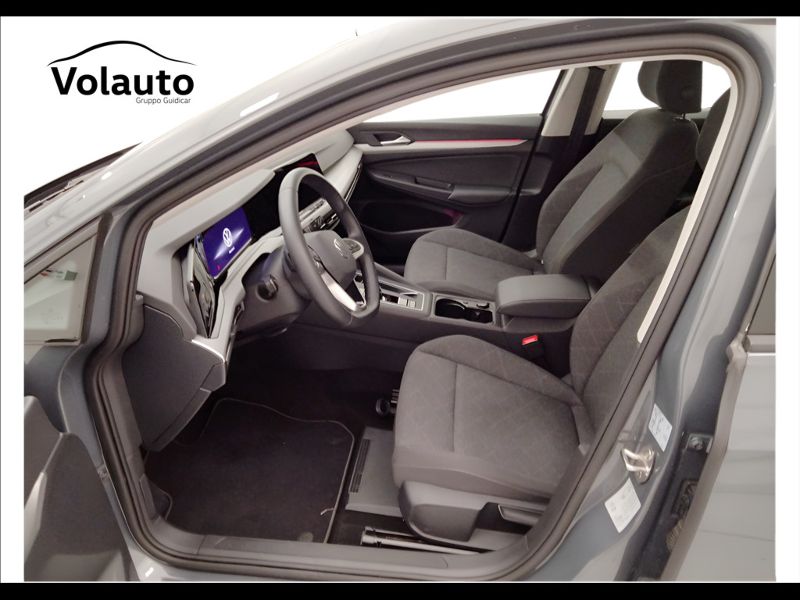 GuidiCar - VOLKSWAGEN Golf 2023 Golf 1.0 etsi evo Life 110cv dsg Usato
