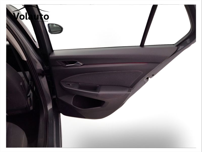 GuidiCar - VOLKSWAGEN Golf 2023 Golf 1.0 etsi evo Life 110cv dsg Usato