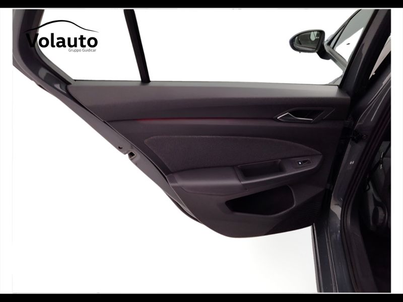 GuidiCar - VOLKSWAGEN Golf 2023 Golf 1.0 etsi evo Life 110cv dsg Usato