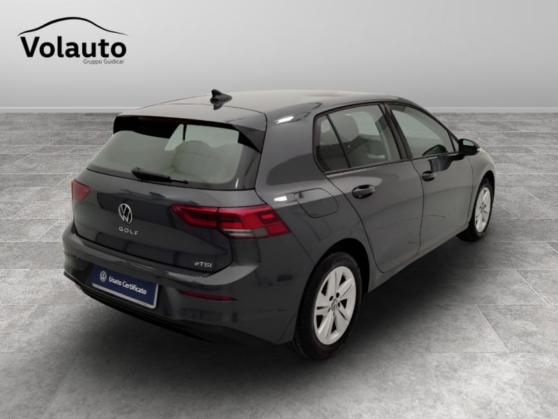 GuidiCar - VOLKSWAGEN Golf 2023 Golf 1.0 etsi evo Life 110cv dsg Usato