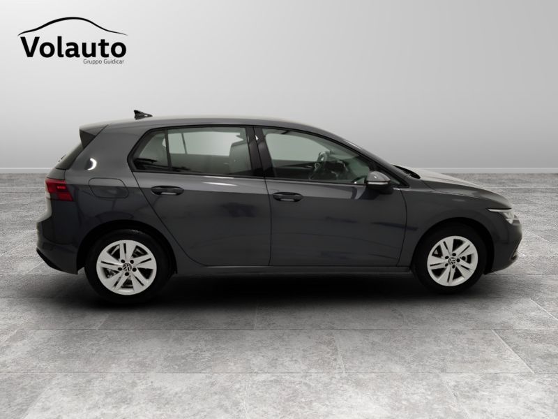 GuidiCar - VOLKSWAGEN Golf 2023 Golf 1.0 etsi evo Life 110cv dsg Usato