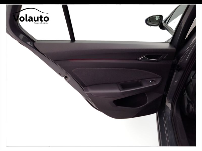 GuidiCar - VOLKSWAGEN Golf 2023 Golf 1.0 etsi evo Life 110cv dsg Usato