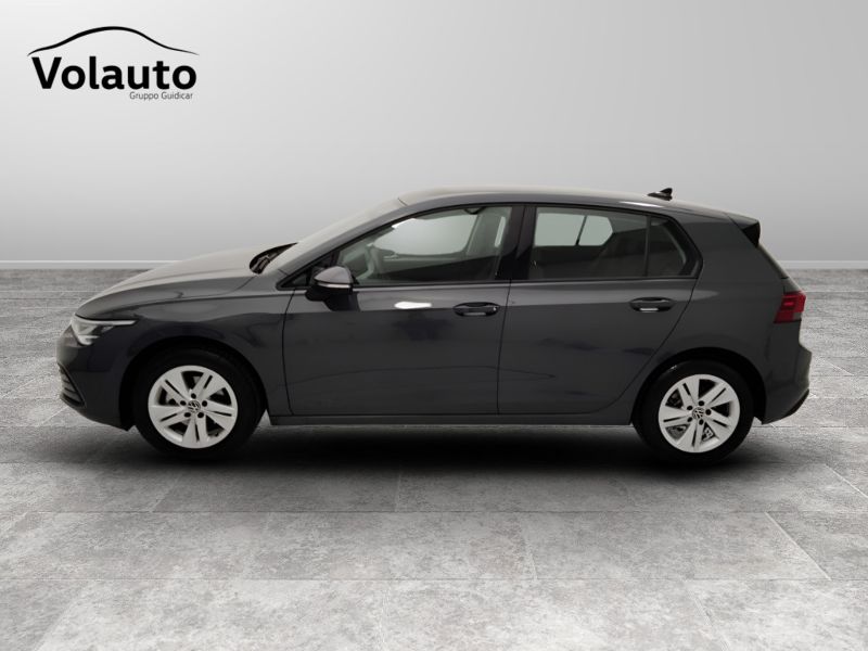 GuidiCar - VOLKSWAGEN Golf 2023 Golf 1.0 etsi evo Life 110cv dsg Usato