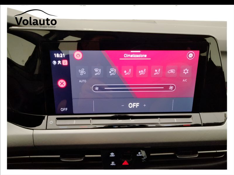 GuidiCar - VOLKSWAGEN Golf 2023 Golf 1.0 etsi evo Life 110cv dsg Usato