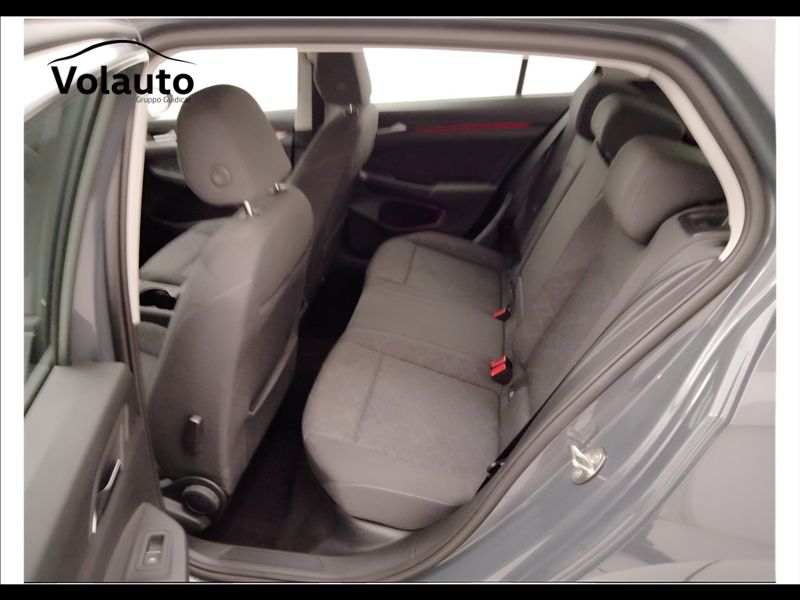 GuidiCar - VOLKSWAGEN Golf 2023 Golf 1.0 etsi evo Life 110cv dsg Usato
