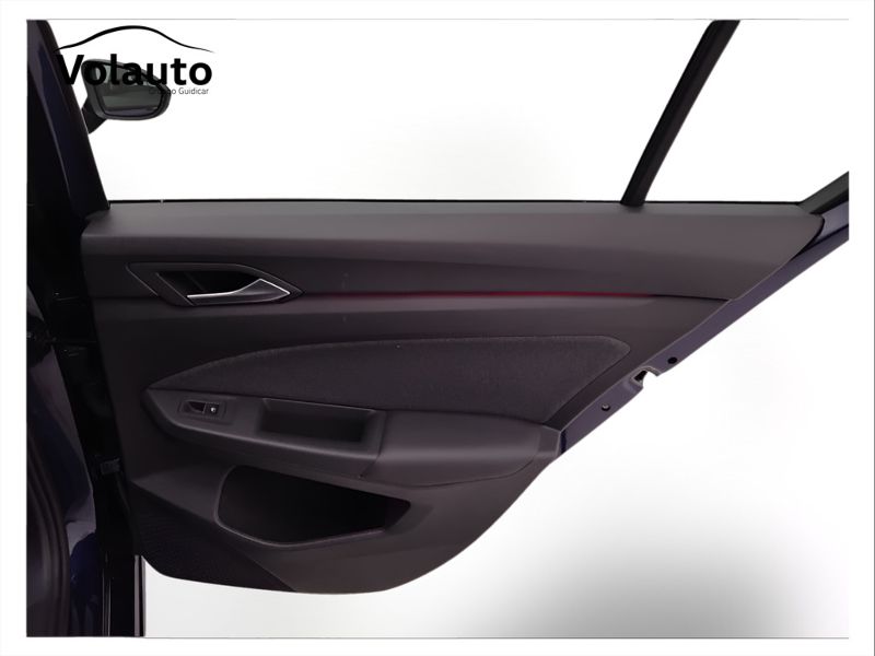 GuidiCar - VOLKSWAGEN Golf 2024 Golf 1.0 etsi evo Life 110cv dsg Usato