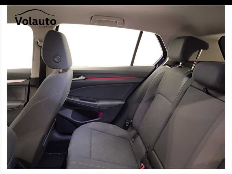 GuidiCar - VOLKSWAGEN Golf 2024 Golf 1.0 etsi evo Life 110cv dsg Usato
