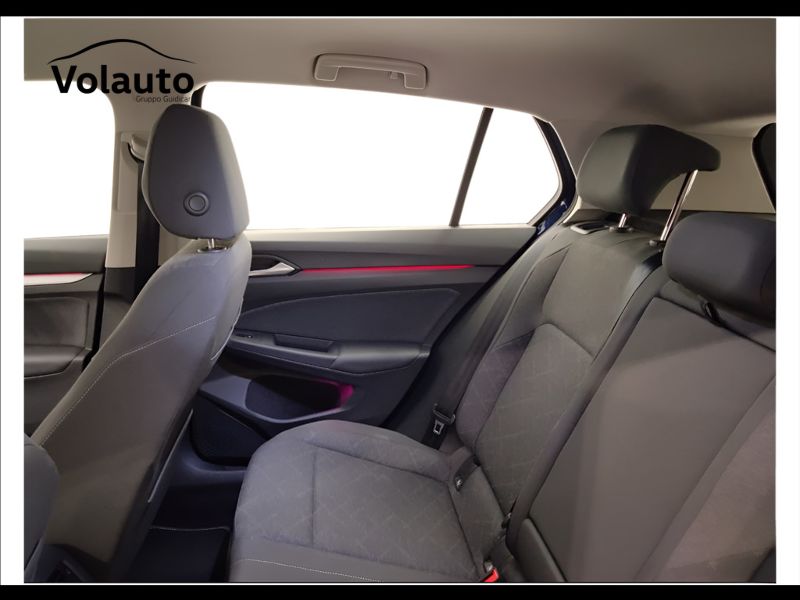 GuidiCar - VOLKSWAGEN Golf 2024 Golf 1.0 etsi evo Life 110cv dsg Usato