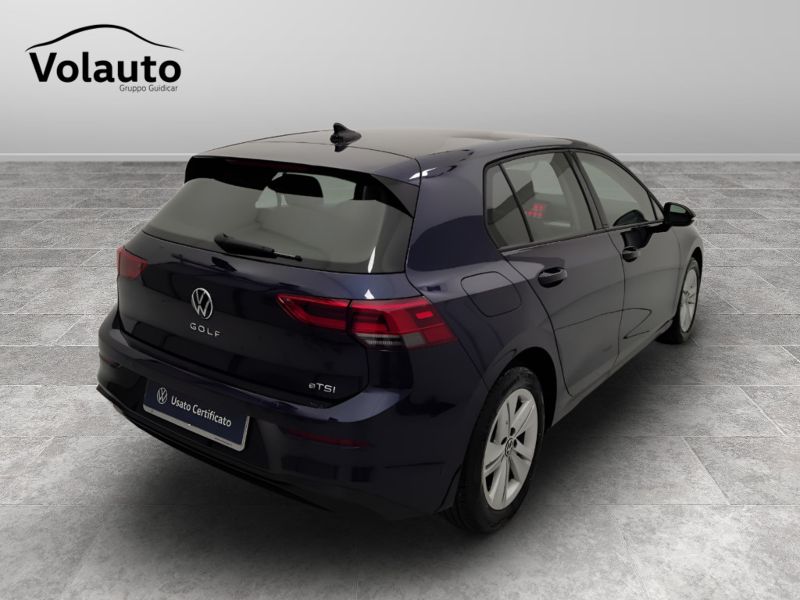 GuidiCar - VOLKSWAGEN Golf 2024 Golf 1.0 etsi evo Life 110cv dsg Usato