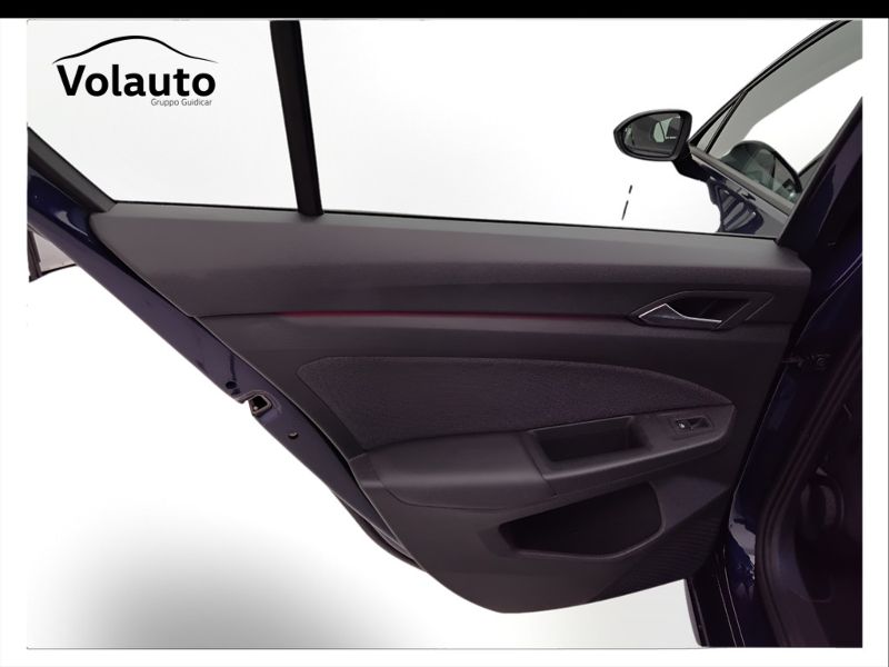 GuidiCar - VOLKSWAGEN Golf 2024 Golf 1.0 etsi evo Life 110cv dsg Usato