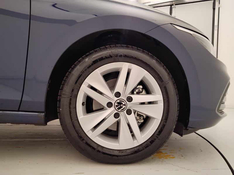 GuidiCar - VOLKSWAGEN Golf 2024 Golf 1.0 etsi evo Life 110cv dsg Usato