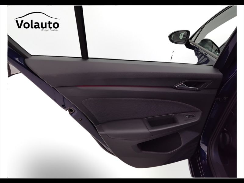 GuidiCar - VOLKSWAGEN Golf 2024 Golf 1.0 etsi evo Life 110cv dsg Usato