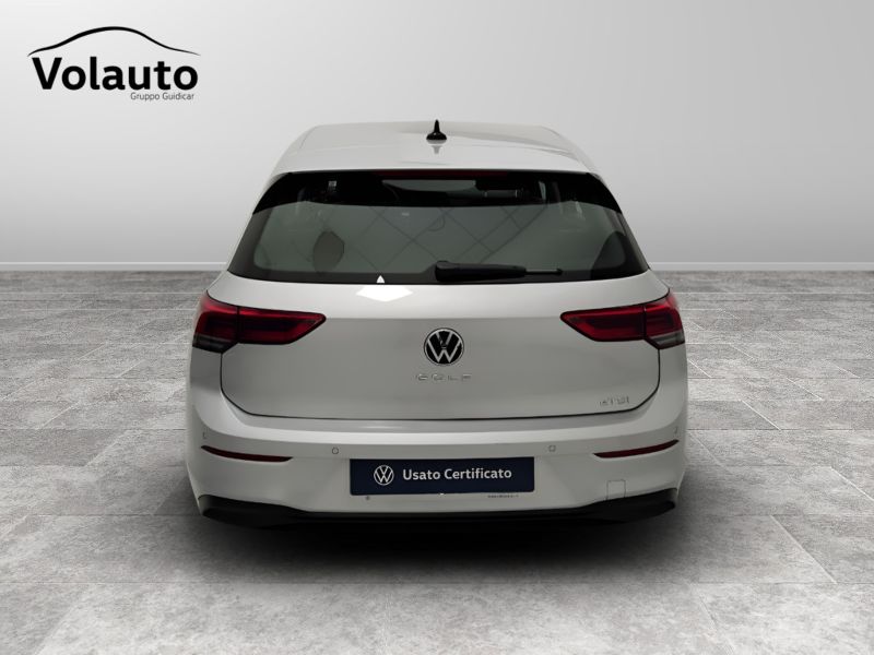 GuidiCar - VOLKSWAGEN Golf 2024 Golf 1.0 etsi evo Life 110cv dsg Usato