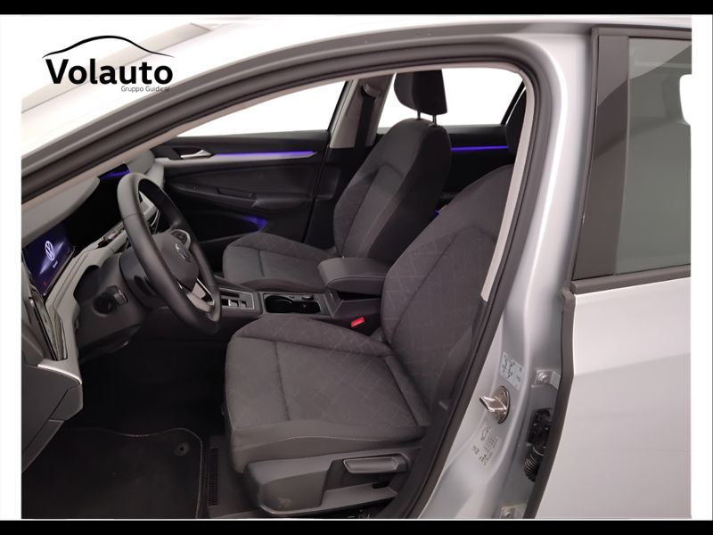 GuidiCar - VOLKSWAGEN Golf 2024 Golf 1.0 etsi evo Life 110cv dsg Usato