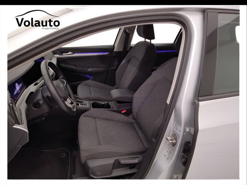 GuidiCar - VOLKSWAGEN Golf 2024 Golf 1.0 etsi evo Life 110cv dsg Usato