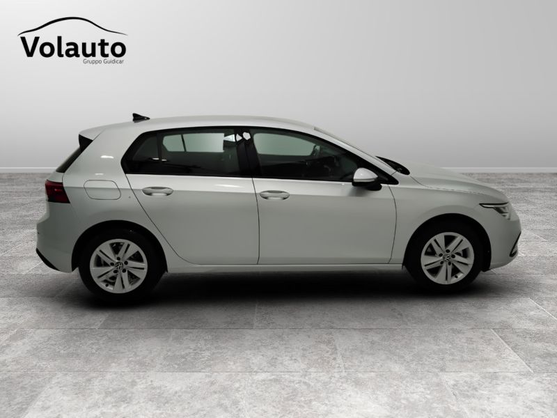 GuidiCar - VOLKSWAGEN Golf 2024 Golf 1.0 etsi evo Life 110cv dsg Usato