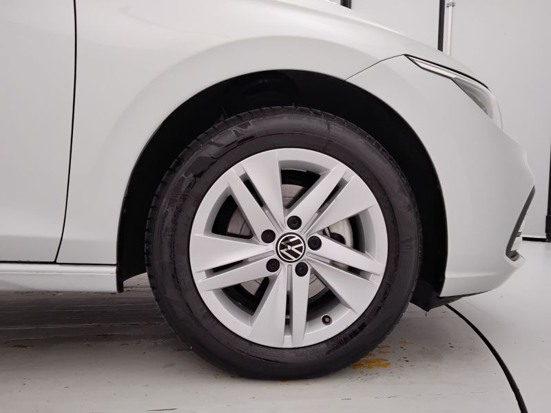 GuidiCar - VOLKSWAGEN Golf 2024 Golf 1.0 etsi evo Life 110cv dsg Usato