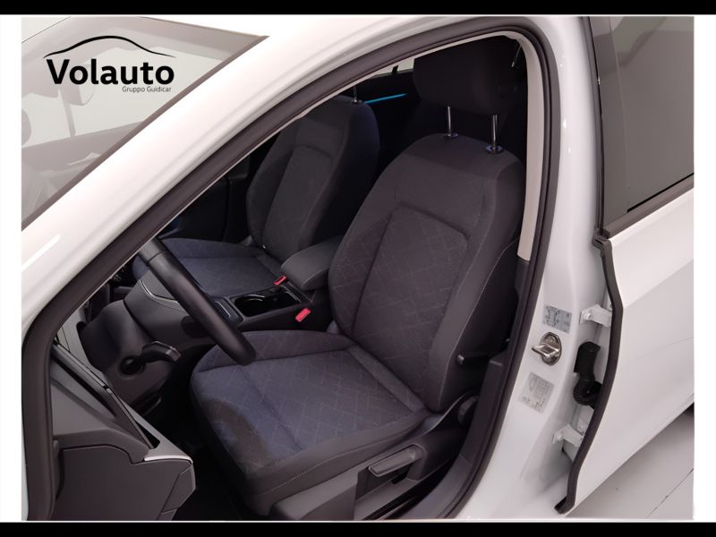 GuidiCar - VOLKSWAGEN Golf 2021 Golf 1.0 tsi evo Life 110cv Usato