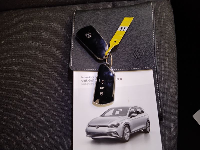 GuidiCar - VOLKSWAGEN Golf 2021 Golf 1.0 tsi evo Life 110cv Usato