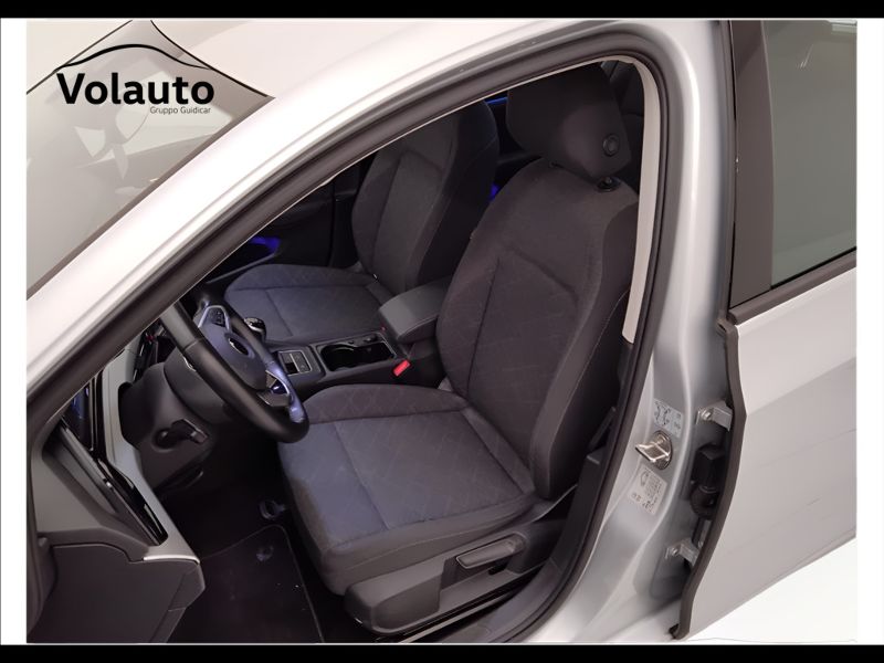 GuidiCar - VOLKSWAGEN Golf 2022 Golf 1.0 tsi evo Life 110cv Usato