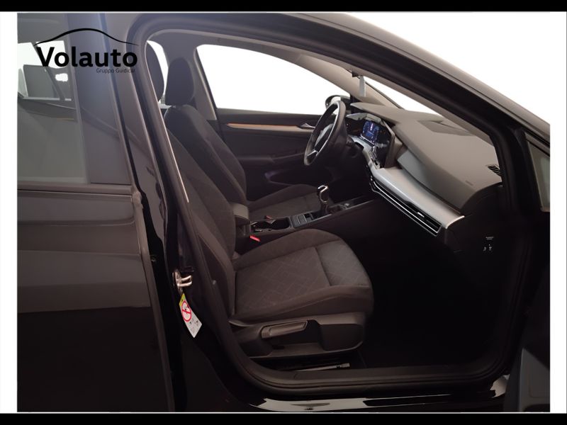 GuidiCar - VOLKSWAGEN Golf 2022 Golf 1.0 tsi evo Life 110cv Usato