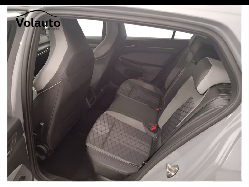 GuidiCar - VOLKSWAGEN Golf 2022 Golf 1.5 etsi evo act R-Line 150cv dsg Usato