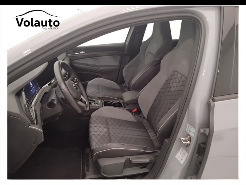 GuidiCar - VOLKSWAGEN Golf 2022 Golf 1.5 etsi evo act R-Line 150cv dsg Usato