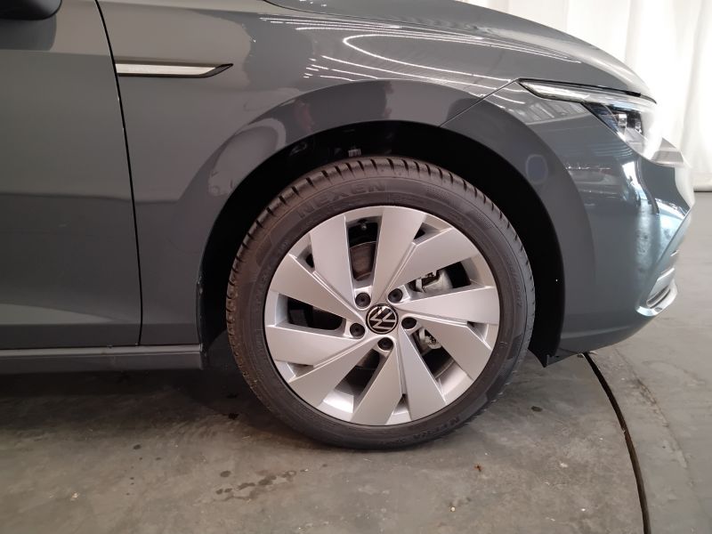 GuidiCar - VOLKSWAGEN Golf 2024 Golf 1.5 etsi evo act Style 130cv dsg Aziendale