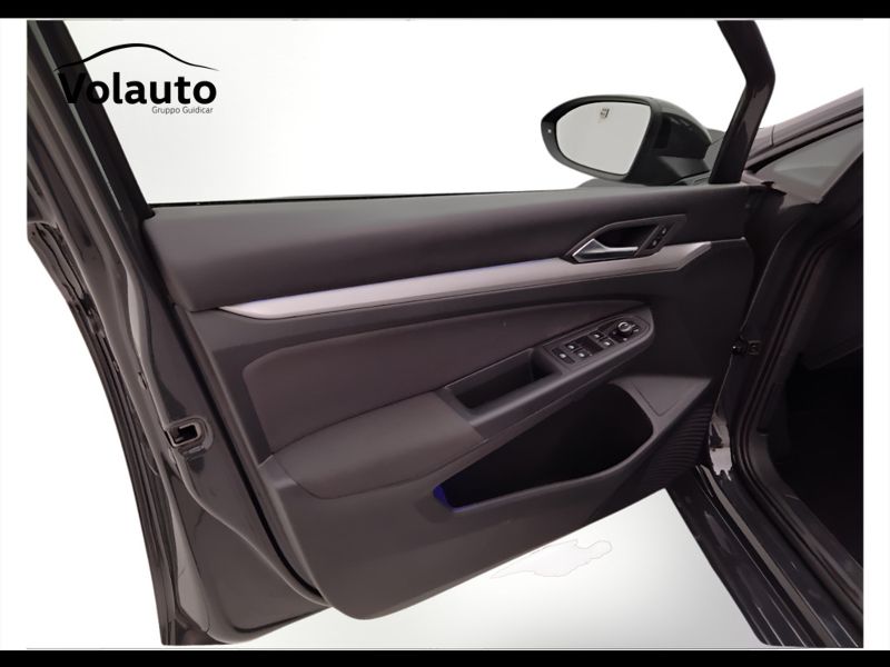 GuidiCar - VOLKSWAGEN Golf 2022 Golf 1.5 tgi Life 130cv dsg Usato