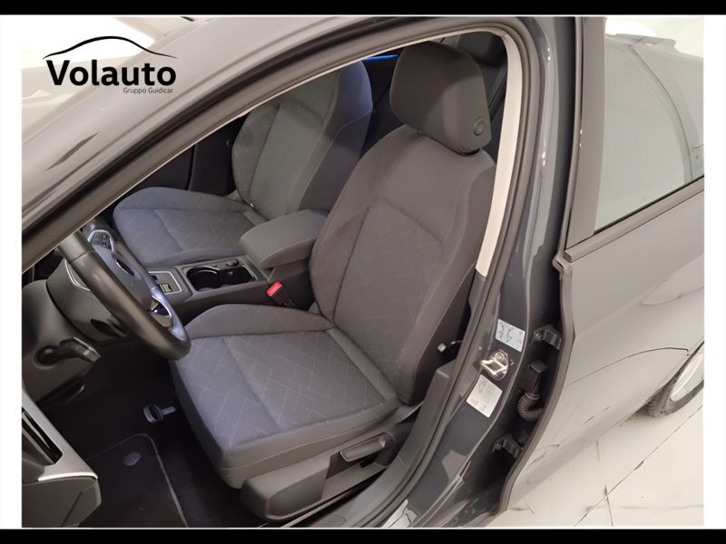 GuidiCar - VOLKSWAGEN Golf 2022 Golf 1.5 tgi Life 130cv dsg Usato