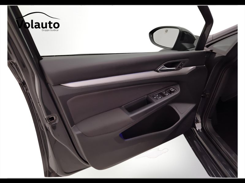 GuidiCar - VOLKSWAGEN Golf 2022 Golf 1.5 tgi Life 130cv dsg Usato