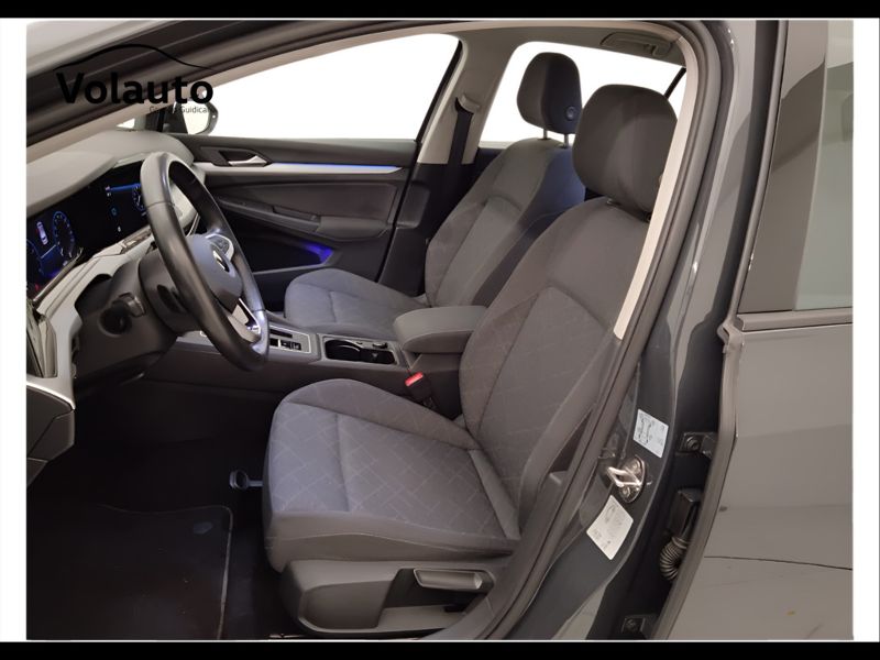 GuidiCar - VOLKSWAGEN Golf 2022 Golf 1.5 tgi Life 130cv dsg Usato